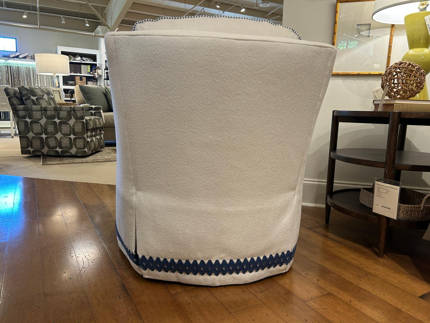 Finch Froth Swivel Chair